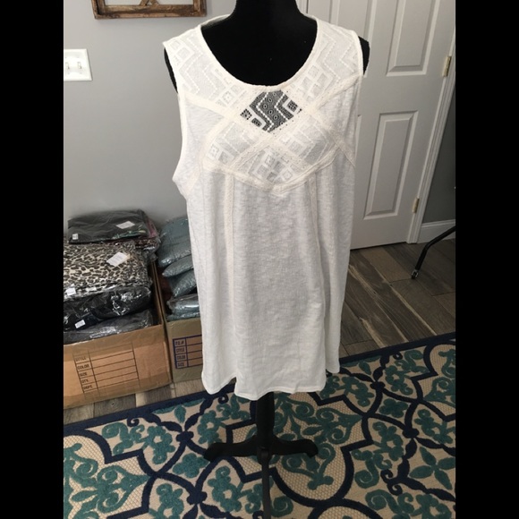 LLove Tops - NWT Plus Lace Insert Knit Tank Top LLove Tops - NWT Plus Lace Insert Knit Tank Top